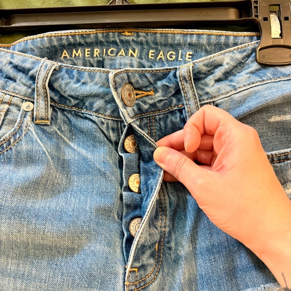 American Eagle Tomgirl Distressed Jeans Size 8 - Picture 6 of 8